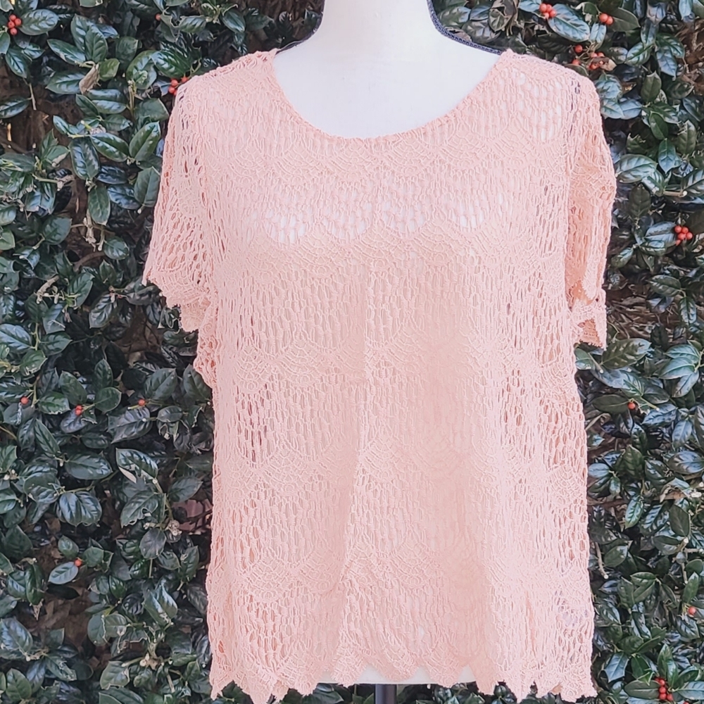 ••SALE•• Scalloped edge coral shirt